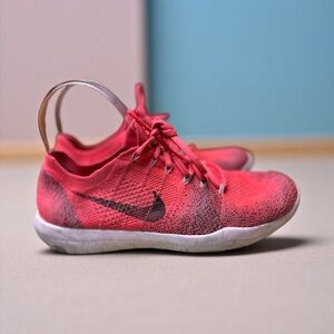 Nike Women's Pink and Gray Athletic Shoes Free Focus Flyknit2 Hyper Punch Pink